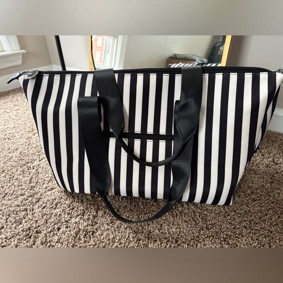 Alice + Olivia Duffel Bag Black White Vacation Weekender Tote Travel Carry On - Picture 2 of 12